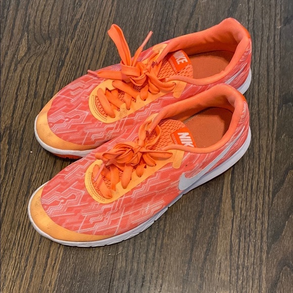 Nike Shoes - Nike Flex Experience Run 5